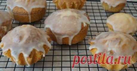 Классный рецепт - Польские пасхальные ванильные кексы! Вкусные пасхальные польские кексы с апельсиновой глазурью просто тают, такие они нежные и пушистые.