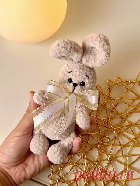 PDF Мини Зайка крючком. FREE crochet pattern; Аmigurumi animal patterns. Амигуруми схемы и описания на русском. Вязаные игрушки и поделки своими руками #amimore - зайка из плюшевой пряжи, плюшевый заяц, зайчик, кролик, зайчонок, крольчонок.