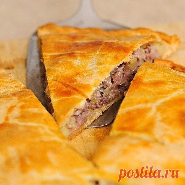 НЕЖНЫЙ ПИРОГ С МЯСОМ 

ИНГРЕДИЕНТЫ:
● 1 — 1/2 стакана муки,
● 1 стакан кефира,
● 1 стакан майонеза,
● 3 яйца,
● 1 чайная ложка разрыхлителя,
● Щепотка соли

ПРИГОТОВЛЕНИЕ:
Смешиваем кефир с разрыхлителем и ставим в сторону, просеиваем муку с солью. Перемешиваем майонез с яйцами, тщательно взбиваем до получения однородной массы. Добавляем в смесь из майонеза, часть муки, затем часть кефира, и чередуя добавляем весь майонез и всю муку, тщательно перемешивая. Разогреваем духо...