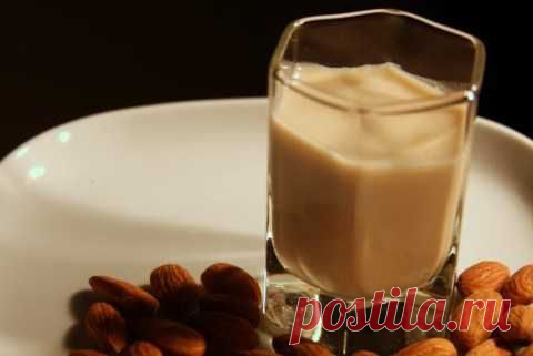 Энергетический миндальный коктейль
