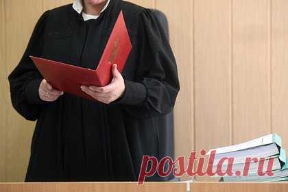 Избившего Прилучного бизнесмена приговорили к обязательным работам. Бизнесмена Владимира Семенова приговорили к обязательным работам за избиение актера Павла Прилучного. В ходе судебного процесса его действия переквалифицировали со статьи «Умышленное причинение тяжкого вреда здоровью, опасного для жизни человека» на «Причинение тяжкого вреда здоровью по неосторожности».
