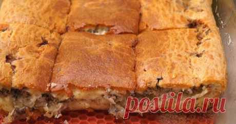 Наливной пирог с сайрой и картофелем.