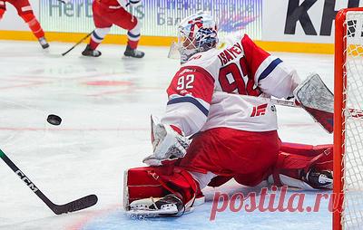 "Локомотив" потерпел пятое поражение в шести последних матчах КХЛ. Ярославская команда в овертайме уступила петербургскому СКА