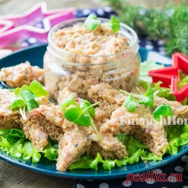 Ложная икра из сельди и моркови «Ложная икра» из сельди - интересная закуска, которую многие хозяйки оценят за оригинальный вкус и быстроту приготовления. По вкусу закуска напоминает настоящую икру со сливочным маслом, поэтому блюдо и получило такое название.