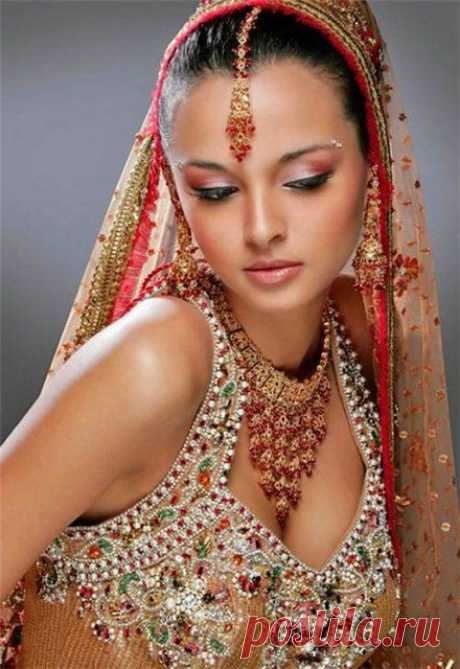 шедевры костюмов индии: Потрясающий наряд Индии