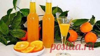 АПЕЛЬСИНОВЫЙ ЛИКЕР - попробуйте сами, очень вкусно 
ИНГРЕДИЕНТЫ
3 шт - апельсины 
400 г - сахар 
0,5 ч.л. кориандр (у меня молотый, по рецепту 10 шт зерен кориандра 
0,7 л водка 
КАК ПРИГОТОВИТЬ 
Апельсины вымыть, обдать кипятком, высушить, снять цедру (белую чать не трогать) 
Выжимаем сок (уменя с трех не очень больших апельсинов получилось 0,25л). Выливаем в банку, где будет стоять до лучших времен ликер. 
Добавить цедру, сахар, кориандр (я бы даже чуть больше добавила),...