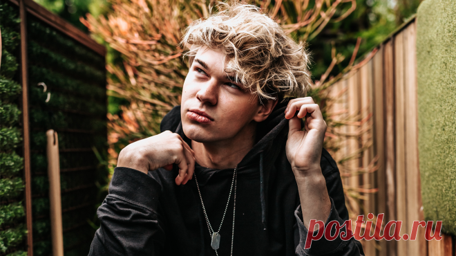 Что такое здоровый разум? Психиатр Дэниел Сигел обнаружил: пациенты обычно обращаются за помощью или испытывая в своей жизни скованность — когда многие вещи предсказуемы, скучны, безжизненны, — или ощущая хаос, когда жизнь становится взрывной, непредсказуемой и наполненной беспокоящим вмешательством эмоций, воспоминаний и мыслей. Он задумался: почему отсутствие расслабленности, комфорта и наличие стресса чаще всего сопровождаются ощущением хаоса или скованности, либо того и другого сразу? Об…