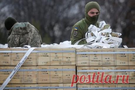 В Германии заподозрили Киев в использовании финансовой помощи не по назначению. Украинское правительство, вероятно, может быть причастно к спекуляциям с денежными средствами, выделенными Киеву в рамках программы помощи в конфликте с Россией, заявила группа депутатов бундестага. В своем обращении к правительству ФРГ парламентарии задались вопросом о возможности прекращения финансирования Киева.