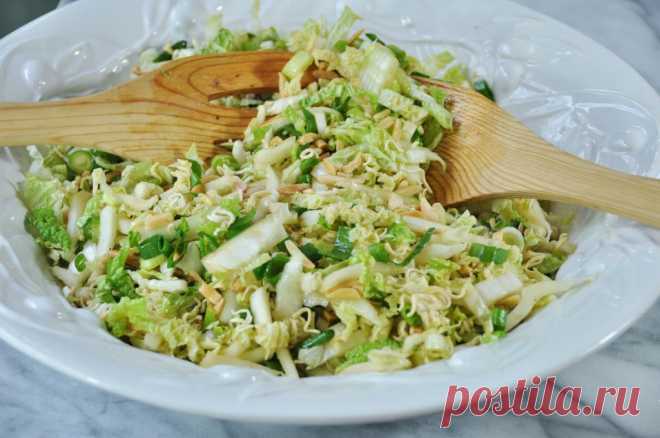С яйцом, курицей и овощами. 10 вкусных и оригинальных салатов из пекинской капусты