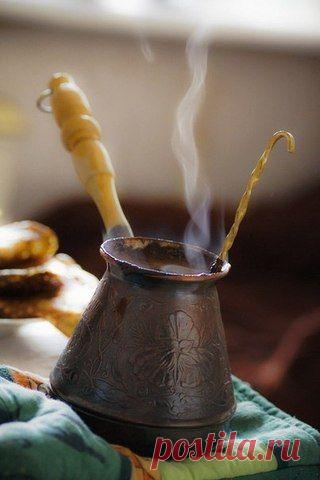 -Кофе? 
-Есть повод? 
-Утро.
Р.Валиуллин «В каждом молчании своя истерика»