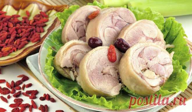 Простой рулет из курицы с чесноком и имбирём