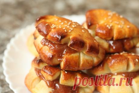 Эти пирожки хороши во всех отношениях: шикарное тесто – мягкое и воздушное, абсолютно любая начинка и очень интересная форма | Я Готовлю... | Яндекс Дзен