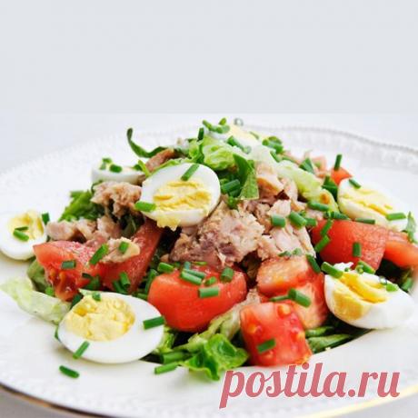 6 идей салатиков с тунцом: можно даже на ночь! 

1. Тунец в собственном соку + огурец + консервированная кукуруза 
2. Тунец в собственном соку + пекинская капуста + вареный яйца + оливки + петрушка 
3. Тунец в собственном соку + помидор + листья салата + огурец + вареные яйца + лимонный сок 
4. Тунец в собственном соку + помидорки черри + шпинат + вареные яйца 
5. Тунец в собственном соку + пекинская капуста + помидор + луковица + горчица 
6. Тунец в собственном соку + аво...
