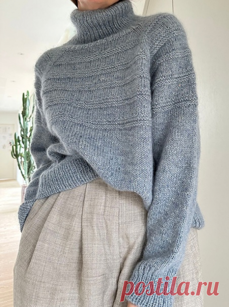 Запись на стене Теплый свитер оверсайз 💥FALL_LOOP_SWEATER💥 От дизайнера OTHER LOOPS, вязаный спицами регланом из толстой пряжи.FALL LOOP SWEATER – модель свободного силуэта с высоким воротником и кокеткой реглан с полосами текстурного узора из изнаночных петель. Свитер вяжется без швов, сверху вниз. Сначала резинкой 1 х 1 выполняется высокий воротник. Затем с помощью немецких укороченных рядов формируется линия горловины спинки (росток), одновременно ...