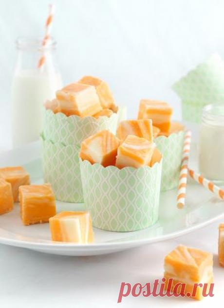 Creamy Orange Marbled Fudge | Sprinkle Bakes