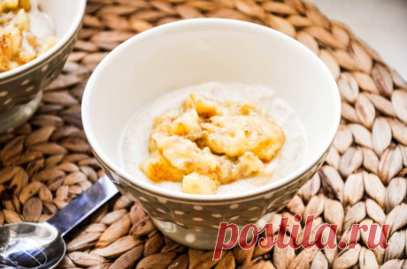 Манная каша с жареным бананом
Вкуснейший здоровый завтрак. Ароматная манная каша с обжаренным в сливочном масле бананом.