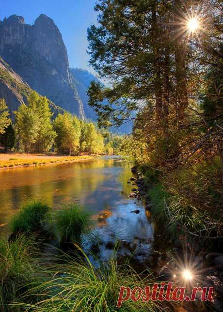 coiour-my-world:
“Yosemite National Park…. Yosemite Village, California photo by Ryan Buchanan
”