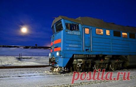 Для чего у некоторых тепловозов делают косые стекла против законов аэродинамики
Хотя большинство людей по объективным причинам не имеет и малейшего понятия о том, как именно называются тепловозы, изображенные на фотографии, каждому при этом наверняка бросалась в глаза такая особенность тягачей, как странная кабина со скошенными стеклами, сделанными против всех законов аэродинамики. Что же это:...
Читай дальше на сайте. Жми подробнее ➡