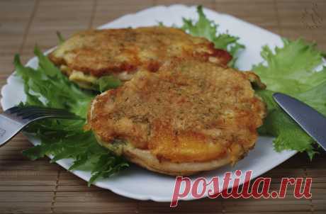 Куриные отбивные с сыром - рецепт на сковороде с фото Предлагаю вам рецепт простого и быстрого второго блюда из куриного филе. Куриные отбивные с сыром легко готовятся на сковороде и получаются очень вкусными, нежными и сочными.