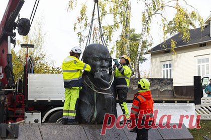 Последний памятник Ленину в Финляндии поместили в музей. Бюст Владимира Ленина, который был установлен в центре финского города Котка, демонтировали. Статую разобрали на части и отправили в провинциальный музей. Решение о переносе было принято городским советом. Это последний крупный памятник советскому политическому деятелю в Финляндии.