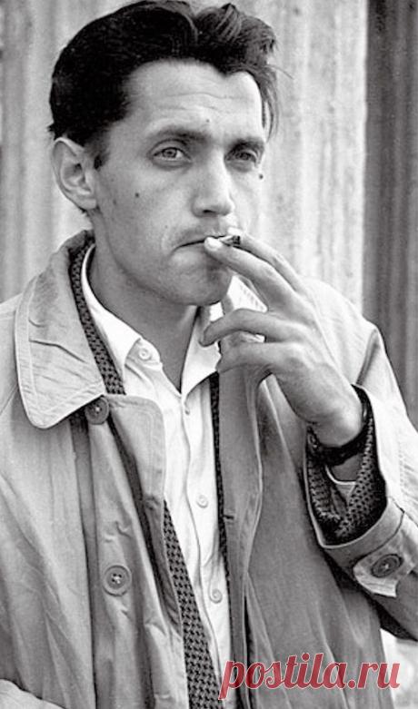 СТАНИСЛАВ САДАЛЬСКИЙ - Цельтесь в поэтов — и вы попадете в историю!
У поэтов
с убийцами,
в сущности, равная слава.
Кто в веках уцелел?
Разберись в наслоенье мотивов...
Мы не помним царей.
Помним: были Дантес и Мартынов.
Р.Рождественский