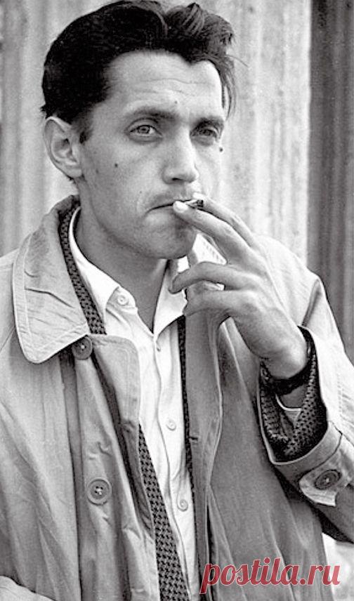 СТАНИСЛАВ САДАЛЬСКИЙ - Цельтесь в поэтов — и вы попадете в историю!
У поэтов
с убийцами,
в сущности, равная слава.
Кто в веках уцелел?
Разберись в наслоенье мотивов...
Мы не помним царей.
Помним: были Дантес и Мартынов.
Р.Рождественский