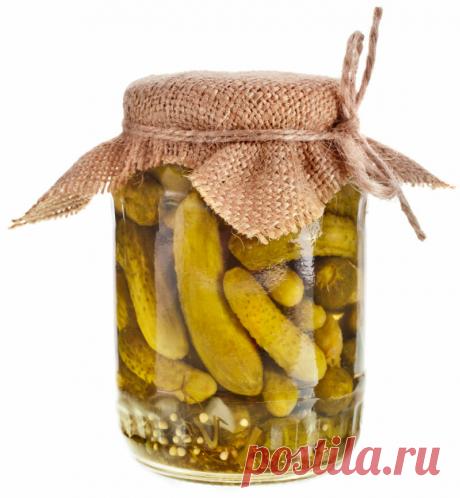 Мутнеющие банки с солеными огурцами: как спасти заготовки  🍴
Сегодня мы расскажем как из банки с огурцами сделать рассол.
Не всегда огурцы получаются вкусными, иногда они остаются мутными, и тогда хозяйки задумываются: что сделать чтобы рассол в банке с огурчиками был прозрачным?
Ведь в таком случае все заготовки будут испорчены, ведь огурцы в рассоле не подлежат