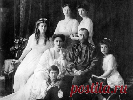 Императрица Ольга Как известно, на престоле Российский империи было четыре женщины – Екатерина I, Анна Иоанновна, Елизавета Петровна и Екатерина II. Но могла быть и пятая. В 1900 году царь заболел тифом. Положение монарха было настолько плачевным, что он всерьез рассматривал возможность передачи престола своей старшей дочери Ольге, которой к тому моменту было пять лет. Тем не менее царь выздоровел. Но мысль о дворцовом перевороте в пользу Ольги, которая будет управлять государством вместо…