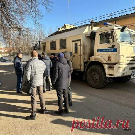 Студенческое общежитие РосНОУ на Авиамоторной улице (д. 55, корп. 5) оказалось в эпицентре правового спора из‑за перехода прав на прилегающие территории. Ситуация вскрывает сложные вопросы городского управления и баланса интересов в развивающейся Москве.