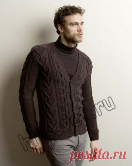 МУЖСКОЙ КАРДИГАН НА ПУГОВИЦАХ

Модная модель стильного кардигана для мужчин с ромбами и косами.

Вам потребуется: 650 (700, 750, 800) грамм коричневой пряжи LANGYARNS MERINO 120 (тонкая мериносовая шерсть) (#34.0167); спицы № 3,5 и 4. Длинные круговые спицы № 3,5; 5 пуговиц.

Размеры мужского кардигана: S (M, L, XL).

Охват груди: 100 (108, 116, 124) см.

Длина мужского кардигана: 70 см.

Узор I (спицы № 3,5): 1 лицевая, 1 изнаночная петля.

Узор II (спицы № 4): «рис»: Ряд...