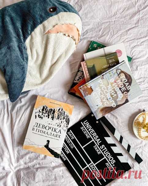 Сегодня в рубрике #миф_читатель делимся отзывом @books_fm о графическом романе «Девочка в Гималаях» «История о волшебном мире, в котором мы живём. Детская книга или взрослый графический роман? Как МИФу удается выпускать, казалось бы, детские книги, читая которые, взрослые находят столько морали, вспоминают о самом главном и задумываются о важнейших жизненных аспектах? О чем "Девочка в Гималаях"? Она о потере. Потере близких и потере дома. О невинности, но бесконечном добре, которое…