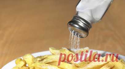 Врач Ионов: тяга к солёному может быть признаком проблем с эндокринной системой. Профессор кафедры терапии медицинского факультета Государственного университета просвещения Станислав Ионов рассказал, что тяга к солёному может быть признаком проблем с эндокринной системой. Читать далее