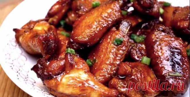 Куриные крылышки в медово-соевом соусе — 5 пошаговых рецептов В статье представлены рецепты приготовления куриных крылышек в медово-соевом соусе. Блюдо с пикантным вкусом и потрясающим ароматом подойдёт для любого случая.