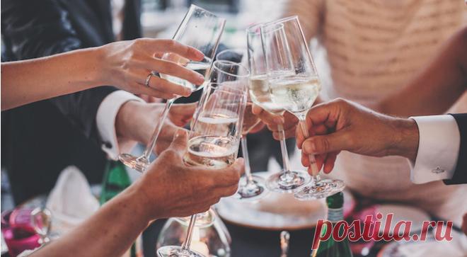 Что говорить, если вас попросили произнести тост?