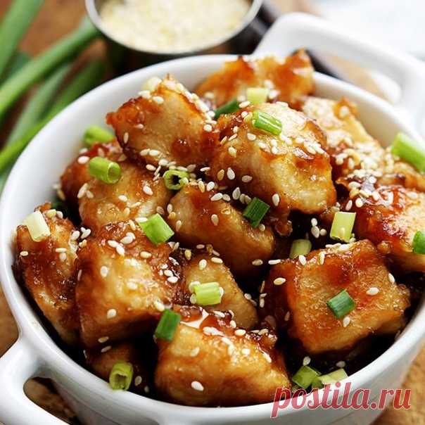Подборка ужинов с куриной грудкой 

Лучшие рецепты для тонкой талии! 

1. Куриная грудка в азиатском стиле 
 На 100 гр - 151 ккал  белки - 26  жиры - 2  углеводы - 7  

Надоели обыденные сочетания? Устали жевать сухую курогрудку, просто потому что полезно? Забудьте об этом! Мы всегда расскажем, как из простых ингредиентов сотворить диетическую магию! 

Ингредиенты: 

• 1 куриная грудка 
• 1 ст. ложки меда 
• 0,5 ст. л. томатной пасты 
• 1 ст. л. соевого соуса 
• 0,5 ч. л. ...