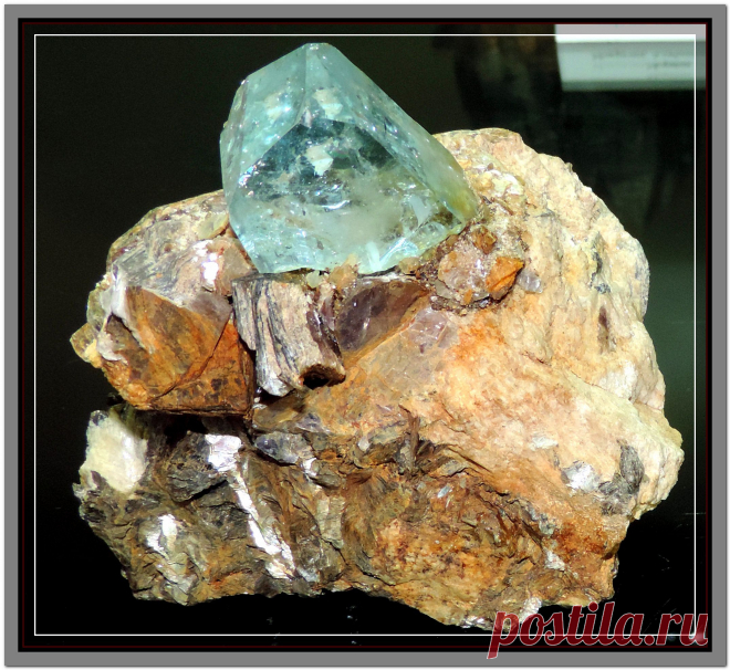 минерал ТОПАЗ находится в минералогическом музее села Мурзинка, Пригородного района Свердловской области