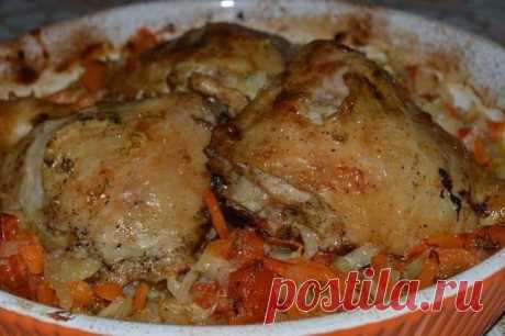 Запечённая курица с овощами в духовке