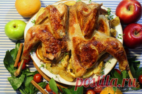 Пряная утка с яблоками и апельсинами Всем привет!Предлагаю приготовить утку в яблоках и апельсинах с пряными специями и травами, блюдо идеально подойдет к праздничному новогоднему столу и не требует от Вас больших телодвижений. Птица пол...