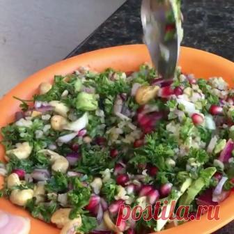 Vegan Food Recipes в Instagram: «Quinoa kale pomegranate salad by @tinashealthyworld 🥗 Ingredients: half a pomegranate (seeded) 1-2 leafs of kale (finely chopped) 1/2 cup…» 5,830 отметок «Нравится», 98 комментариев — Vegan Food Recipes (@vegansfoodrecipes) в Instagram: «Quinoa kale pomegranate salad by @tinashealthyworld 🥗 Ingredients: half a pomegranate (seeded) 1-2…»
