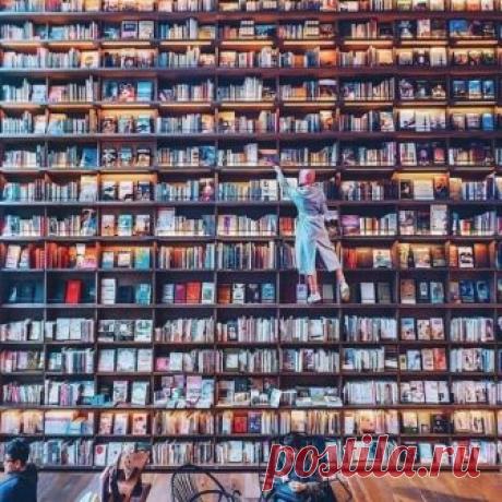 Sunday’s are for reading📚✨ What are you reading lately?