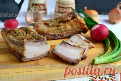 Рецепт сала, запеченного в фольге
Сало получается необычайно вкусным, безумно ароматным, мягким, с хрустящей, но жующейся шкуркой. Структура сала в процессе запекания изменяется кардинально, по вкусу оно совершенно не похоже на соленое или свежее. Попробуйте, сало можно употреблять в теплом виде, но вкуснее всего - в охлажденном.
сало свиное свежее (с прослойками или без) - 600-700 г;
чеснок - 3-4 зубчика;
горчица острая готовая - 3 ч. л.;
соль крупная - 2-3 ч. л.;
красный...