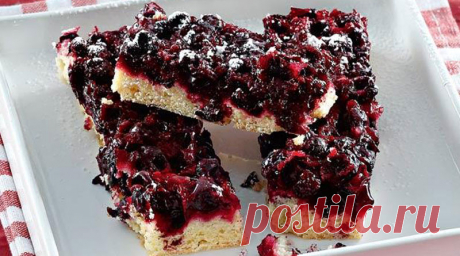 Пирог с черной смородиной