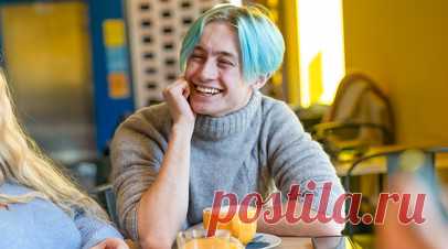 Психолог Кирсанова посоветовала не критиковать подростка за смену имиджа. Декан факультета психологии Государственного университета просвещения Вероника Кирсанова дала советы родителям, как вести себя с подростком, который кардинально изменил стиль одежды и внешний вид. Читать далее