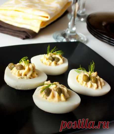 Пошаговый фото-рецепт фаршированных яиц с копченым лососем | Закуски | Вкусный блог - рецепты под настроение