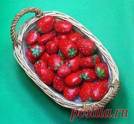 Клубничка из камней