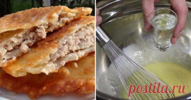 Когда готовлю чебуреки, замешиваю  только так! Корочка всегда хрустящая, а начинка невероятно сочная