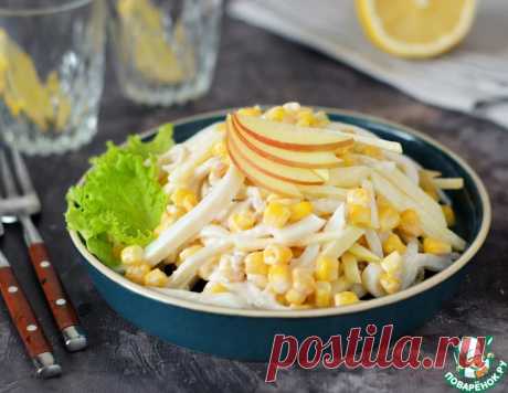 Салат с кальмарами, яблоком и кукурузой – кулинарный рецепт