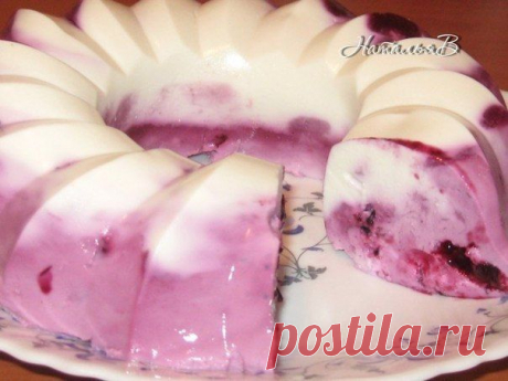 Творожное бланманже с черной смородиной.