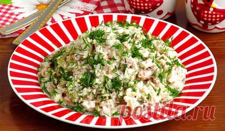 Салат «Новинка» с консервами и рисом Пикантно, сытно и очень просто!