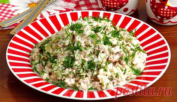 Салат «Новинка» с консервами и рисом Пикантно, сытно и очень просто!